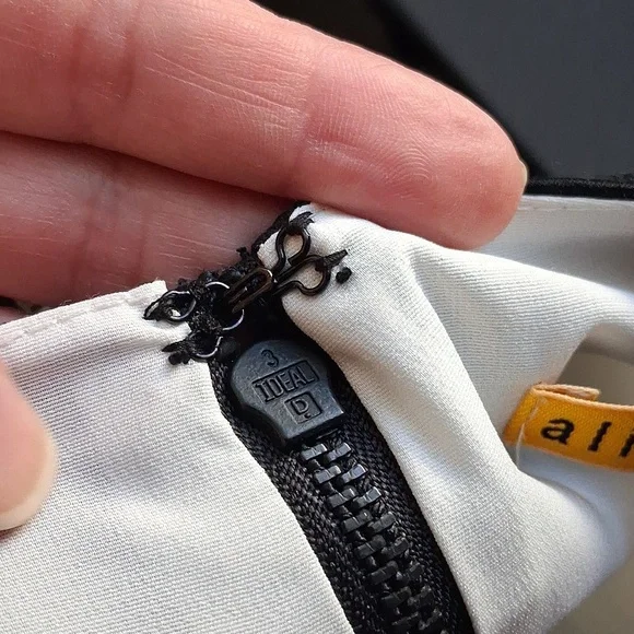 Alice and Olivia Silk dress Medium FLAWED Medium - Picture 9 of 12